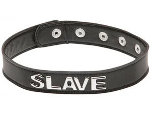 Černý kožený obojek s nápisem SLAVE