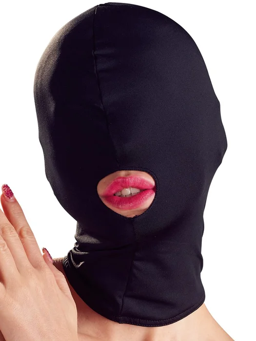 Černá maska s otvorem pro ústa z elastického materiálu